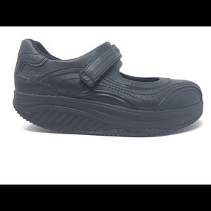 Sketchers shape ups Mary Jane  US size 8.5 M